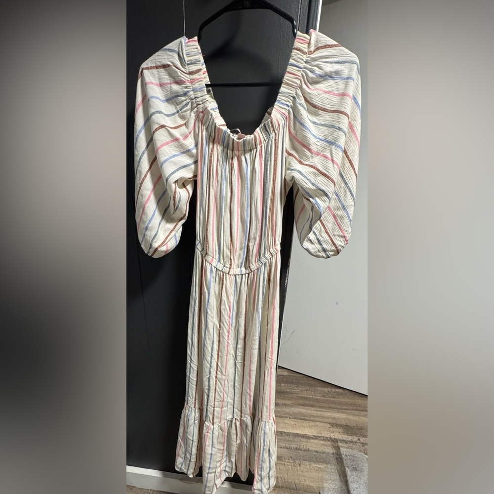 Harlow & Rose dress on or off shoulders 3/4 sleeve size
Small striped boho midi